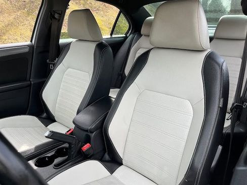 Used 2016 Volkswagen Jetta Sport image 9