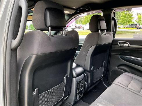 Used 2019 Jeep Grand Cherokee Laredo AWD/4WD image 30