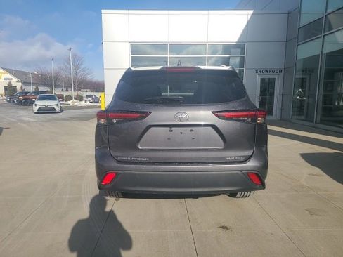 Used 2024 Toyota Highlander XLE image 6