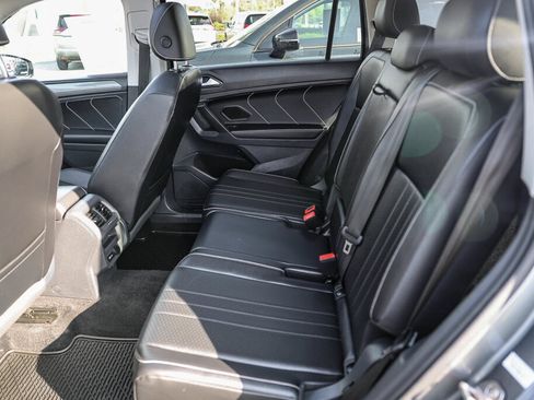 Used 2022 Volkswagen Tiguan SE AWD/4WD image 7
