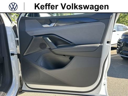 New 2026 Volkswagen Tiguan SE R-Line FWD image 32