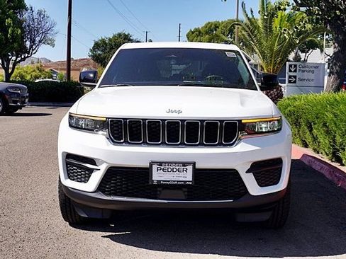 New 2024 Jeep Grand Cherokee Laredo AWD/4WD image 5