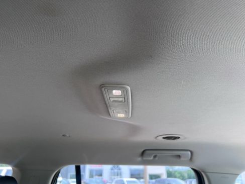 Used 2019 GMC Acadia SLT FWD image 16