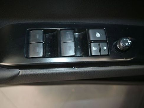 Used 2025 Toyota Camry SE image 12