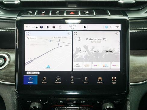 Used 2023 Jeep Grand Cherokee Limited w/ Luxury Tech Group II image 17