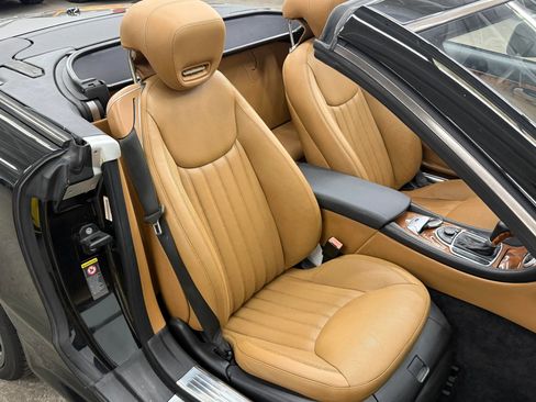 Used 2011 Mercedes-Benz SL 550 image 21