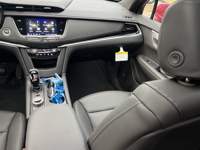 New 2025 Cadillac XT6 Luxury FWD image 34