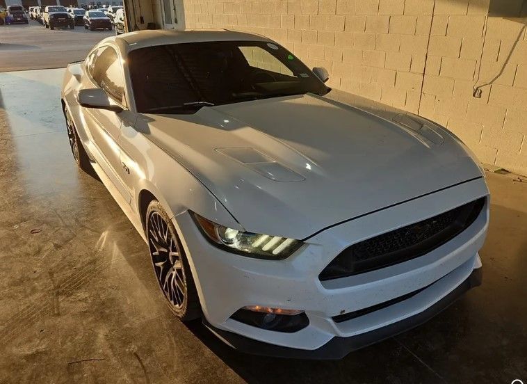 Used 2017 Ford Mustang GT Premium w/ GT Performance Package RWD image 4