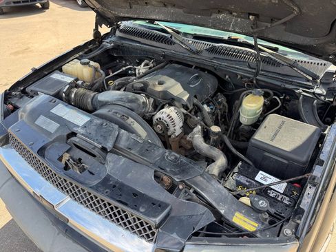 Used 2002 Chevrolet Avalanche 2500 w/ Convenience Pkg AWD/4WD image 21