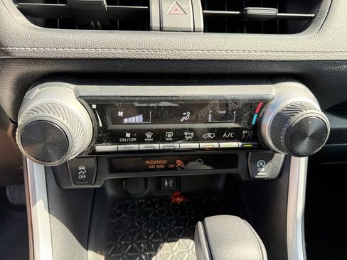 Used 2019 Toyota RAV4 LE w/ All Weather Liner Package AWD/4WD image 29