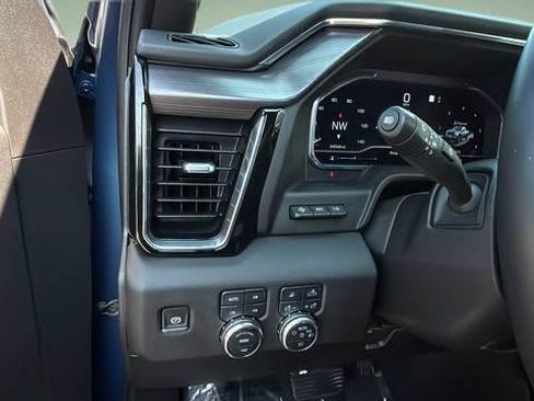 Used 2025 GMC Sierra 2500 Denali Ultimate AWD/4WD image 23