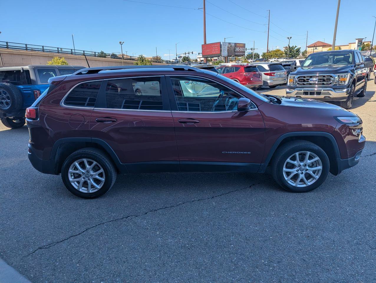 Used 2018 Jeep Cherokee Latitude w/ Cold Weather Group AWD/4WD image 6