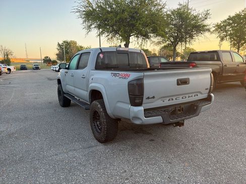 Used 2019 Toyota Tacoma TRD Sport image 3