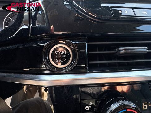 Used 2024 Nissan Pathfinder SL image 29