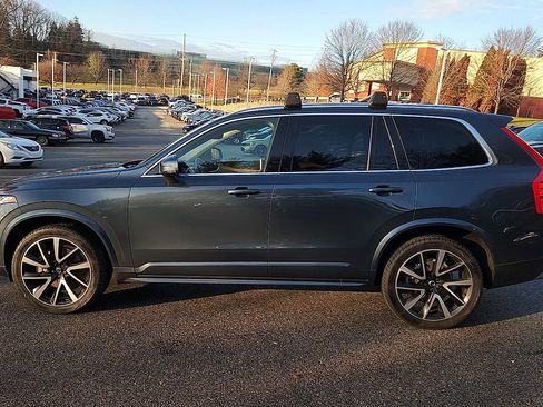 Used 2021 Volvo XC90 T6 Momentum w/ Climate Package image 5