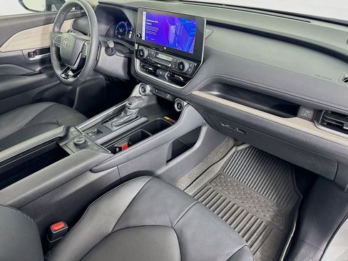 Used 2024 Toyota Grand Highlander Platinum image 38