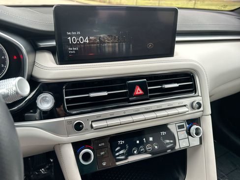 Used 2024 Genesis G70 2.5T image 16