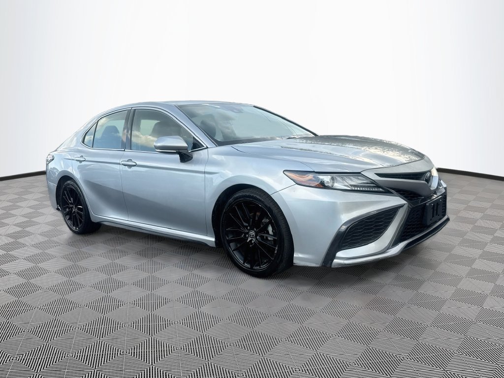 Used 2022 Toyota Camry XSE FWD image 4
