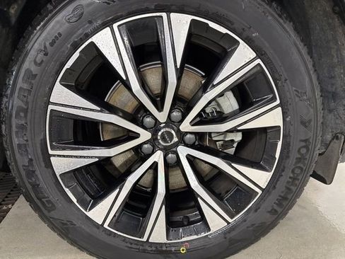 Certified 2023 Volvo XC60 B5 Plus w/ Climate Package image 10