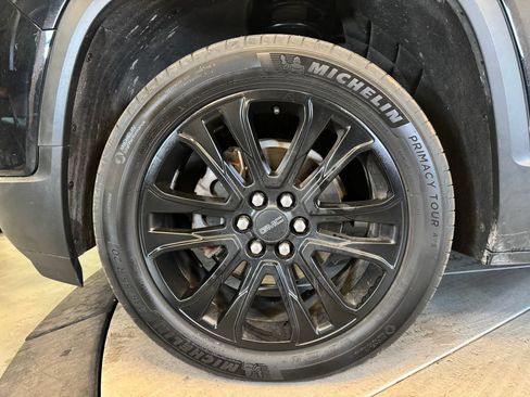 Used 2023 GMC Acadia SLE w/ Elevation Edition AWD/4WD image 26