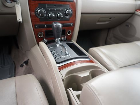 Used 2007 Jeep Grand Cherokee Limited image 24
