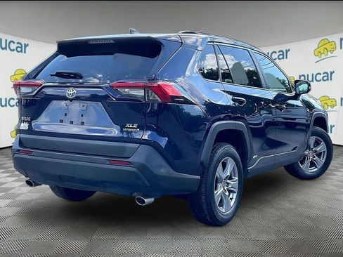 Used 2022 Toyota RAV4 XLE AWD/4WD image 6