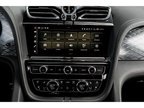 Used 2022 Bentley Bentayga image 33