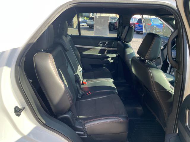 Used 2018 Ford Explorer XLT w/ Equipment Group 202A AWD/4WD image 26