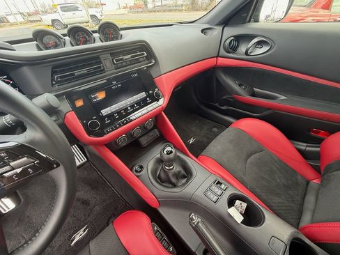 Used 2025 Nissan Z Performance w/ Floor Mat Package image 15