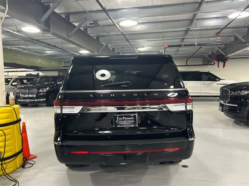 Certified 2022 Lincoln Navigator Reserve image 3
