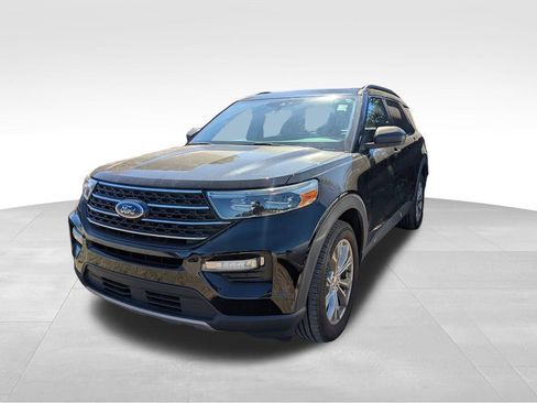 Used 2020 Ford Explorer XLT w/ Equipment Group 202A image 9