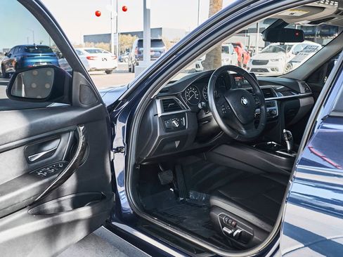 Used 2018 BMW 320i Sedan RWD image 17