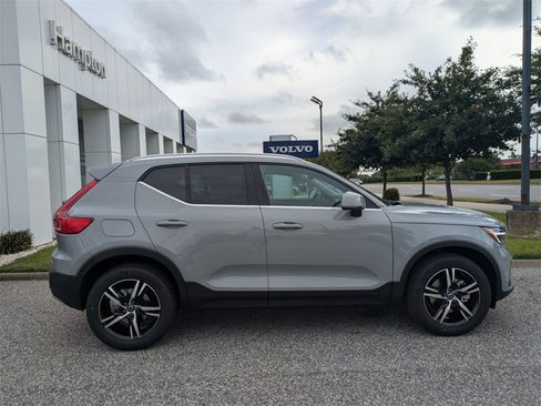 New 2025 Volvo XC40 B5 Core w/ Protection Package Premier image 3