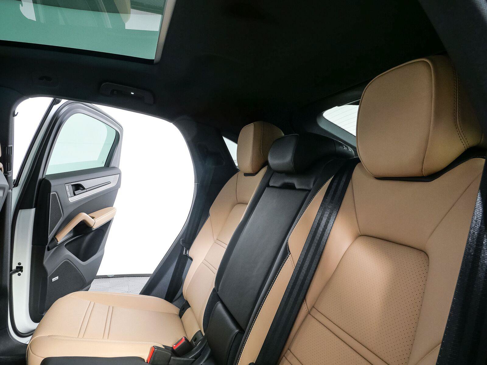 New 2026 Porsche Cayenne Coupe AWD/4WD image 23