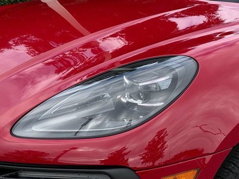 Used 2026 Porsche Macan AWD/4WD image 25