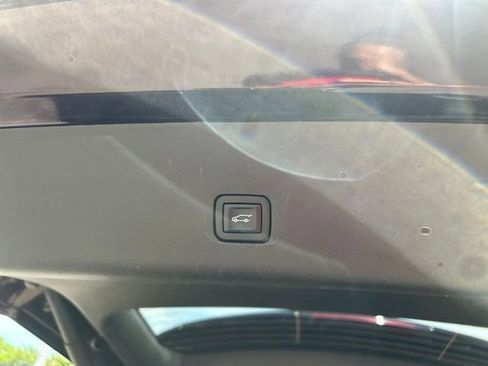 Used 2023 Chevrolet Traverse LT FWD image 28