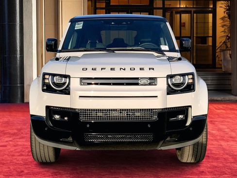 New 2026 Land Rover Defender 110 X-Dynamic SE image 2