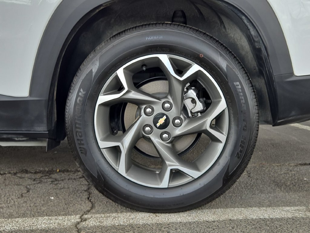 Used 2026 Chevrolet Trax LT FWD image 24
