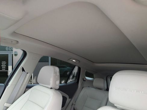 Used 2024 GMC Terrain Denali w/ Denali Premium Package image 18