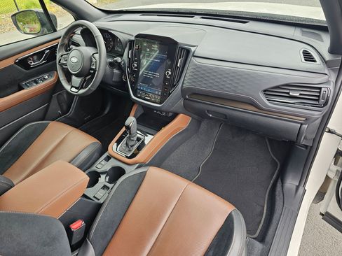 Used 2025 Subaru Forester Touring AWD/4WD image 12