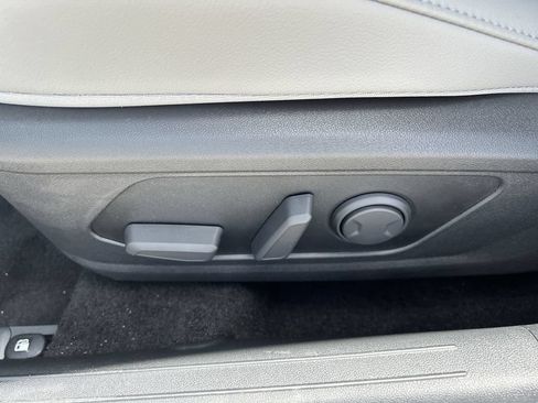 New 2025 Hyundai Elantra Limited FWD image 22