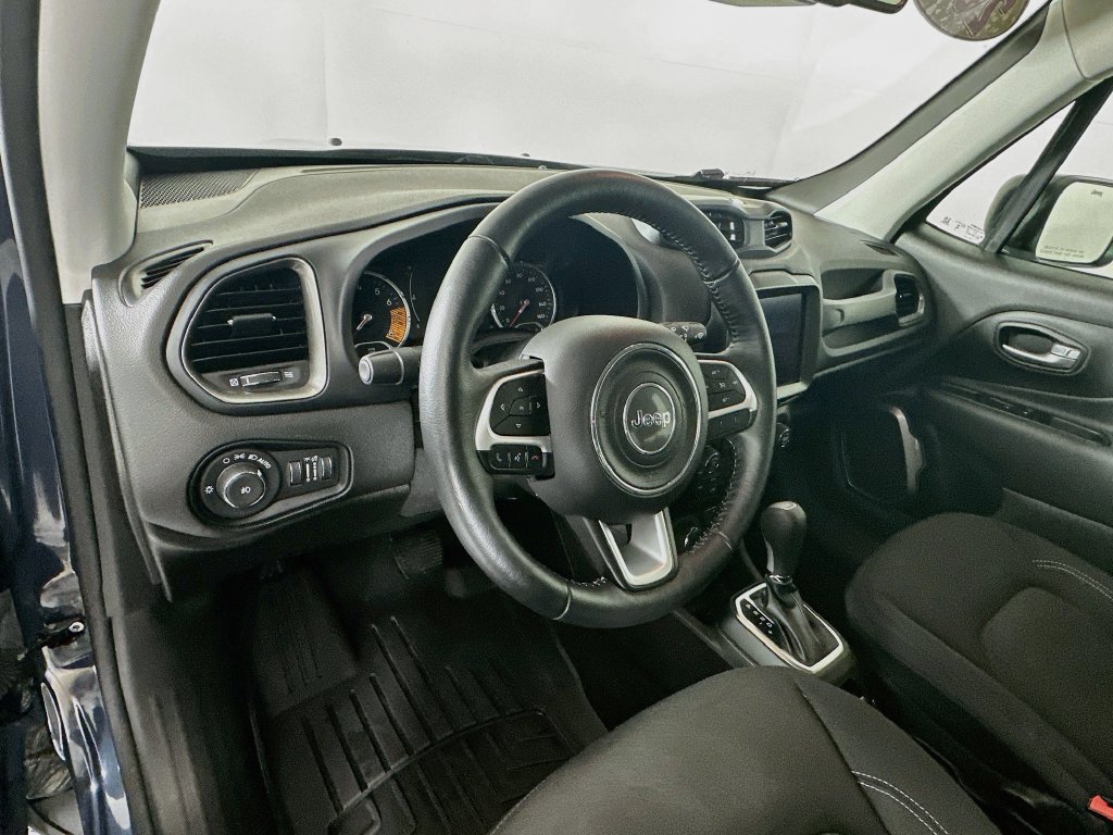 Certified 2023 Jeep Renegade Latitude w/ Premium Group AWD/4WD image 19