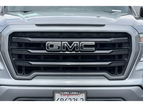 Used 2022 GMC Sierra 1500 Elevation w/ LPO, Elevation Black Package AWD/4WD image 13