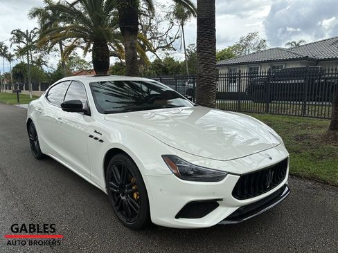Used 2023 Maserati Ghibli Modena image 4