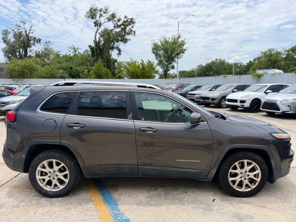Used 2015 Jeep Cherokee Latitude FWD image 6