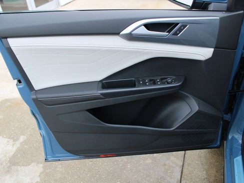 New 2026 Volkswagen Taos SEL AWD/4WD image 9