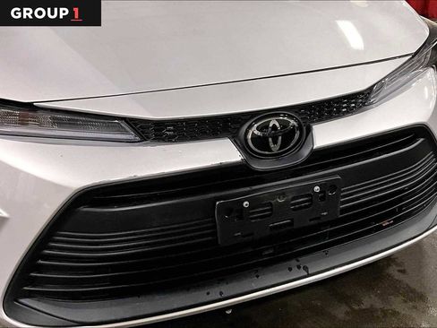 Used 2025 Toyota Corolla LE image 30