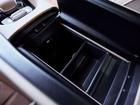 Used 2025 Mercedes-Benz GLS 580 4MATIC image 47