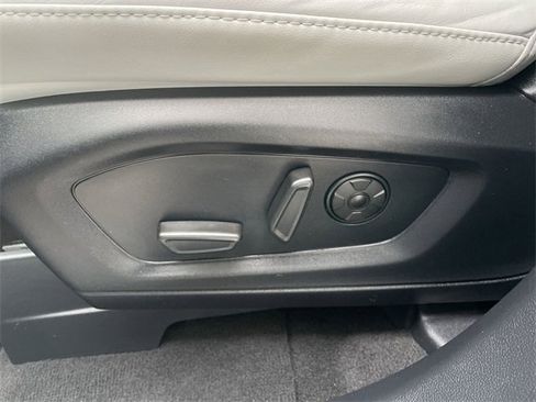 Used 2025 Ford Explorer Platinum w/ LUX Leather Package image 12