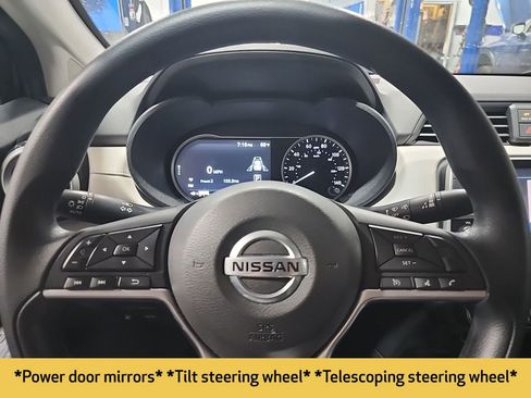 Used 2022 Nissan Versa SV image 10